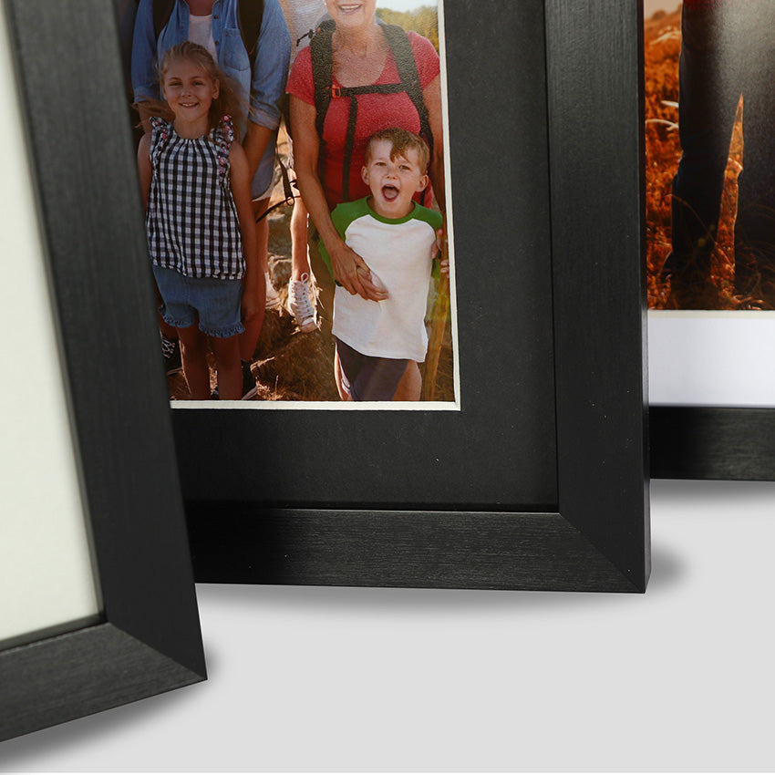 10x8 Classic Black Picture Frame with a 7x5 Mount